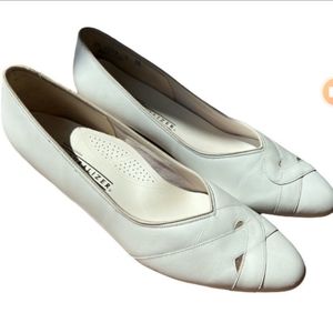 NATURALIZER Kitten heels white shoes women's teen girls